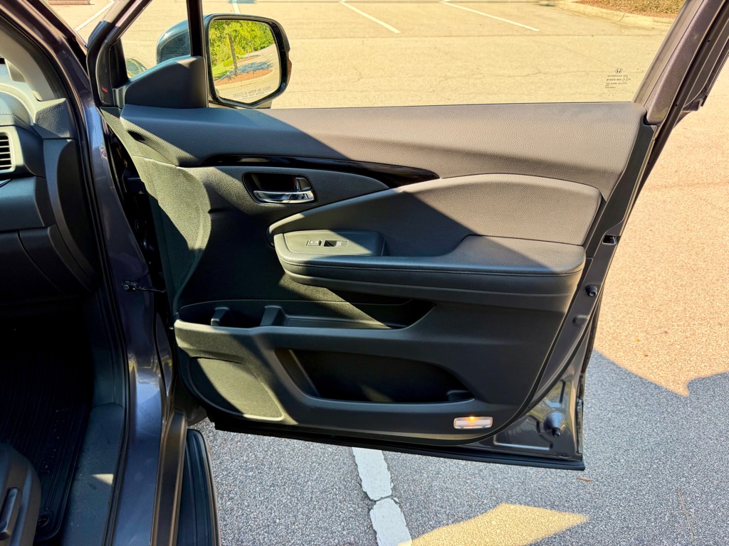 Photo 32 of this HONDA PILOT