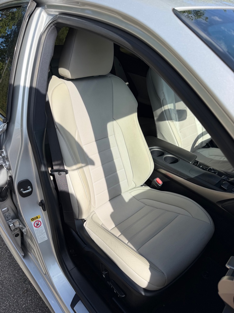 Photo 25 of this LEXUS IS