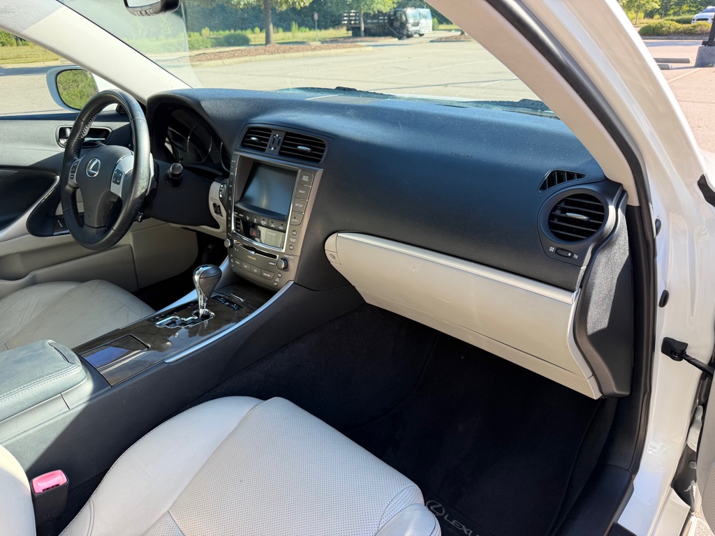 Photo 27 of this LEXUS IS