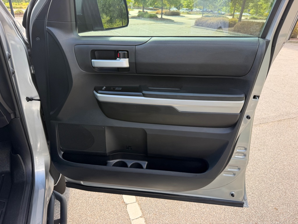 Photo 29 of this TOYOTA TUNDRA