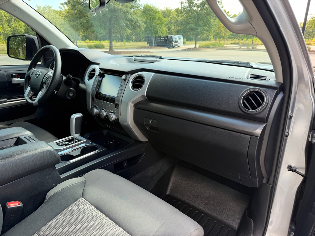 Photo 28 of this TOYOTA TUNDRA