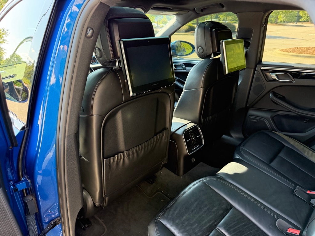 Photo 16 of this PORSCHE MACAN