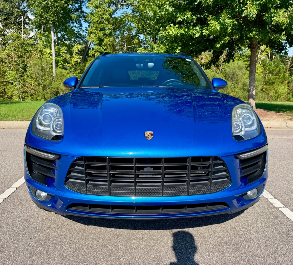 Photo 2 of this PORSCHE MACAN