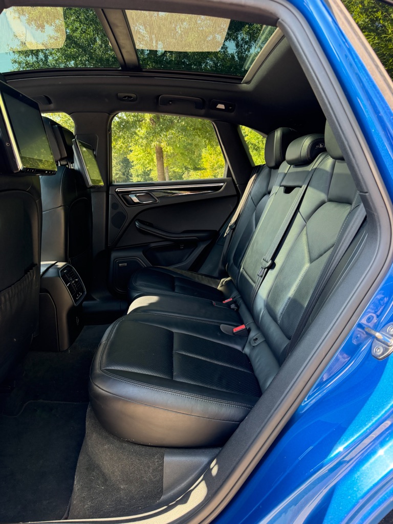 Photo 14 of this PORSCHE MACAN