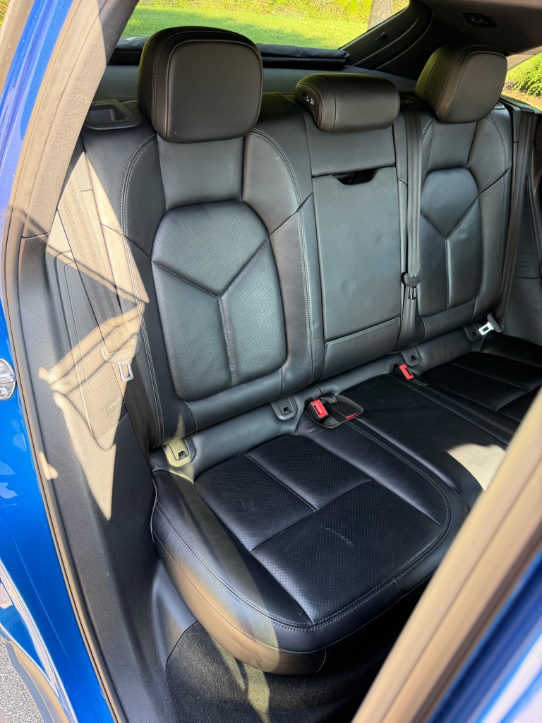 Photo 23 of this PORSCHE MACAN
