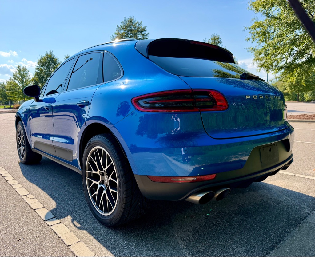 Photo 7 of this PORSCHE MACAN