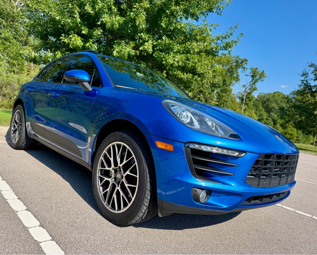 Photo 3 of this PORSCHE MACAN