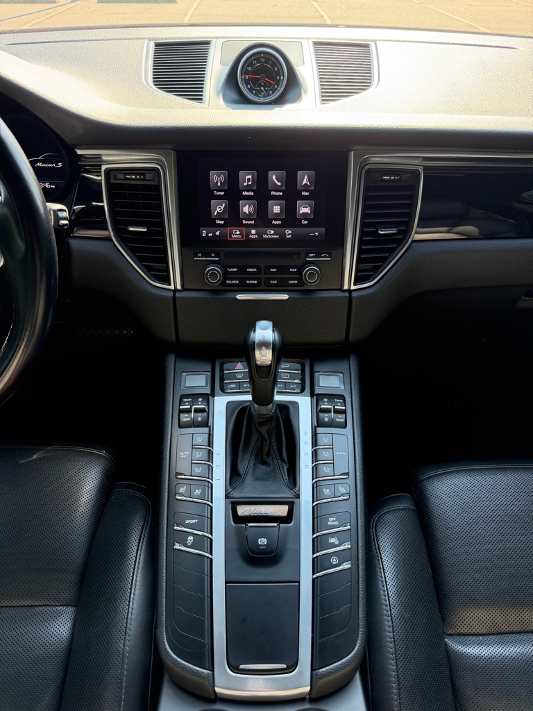 Photo 20 of this PORSCHE MACAN