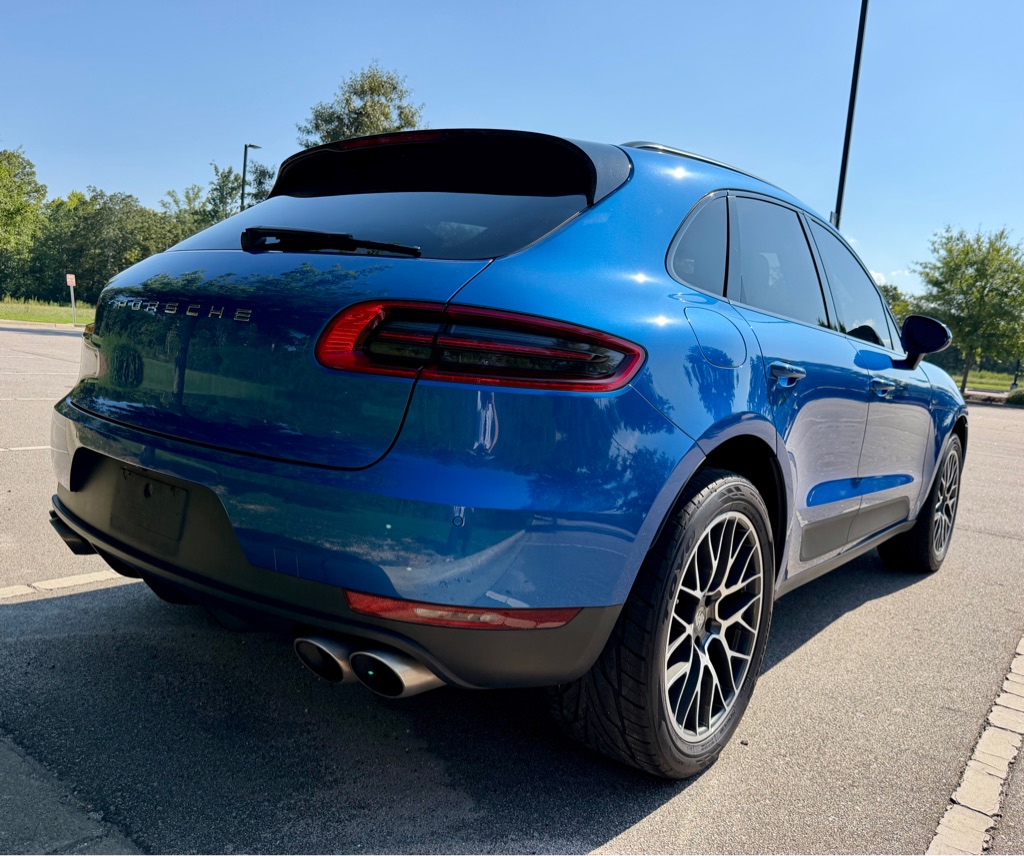 Photo 5 of this PORSCHE MACAN