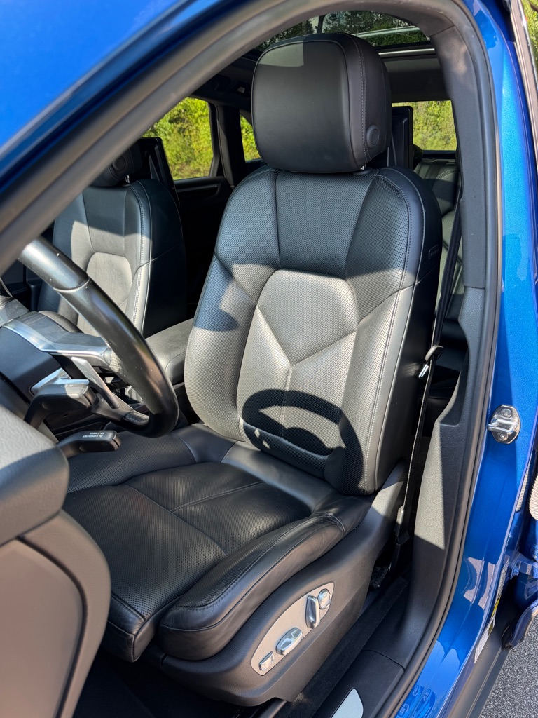 Photo 11 of this PORSCHE MACAN