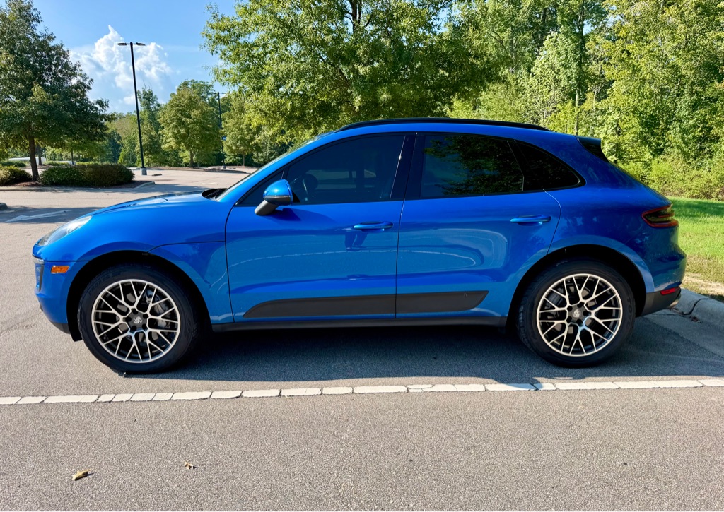 Photo 8 of this PORSCHE MACAN