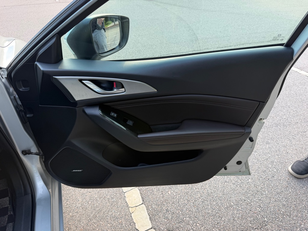 Photo 28 of this MAZDA 3