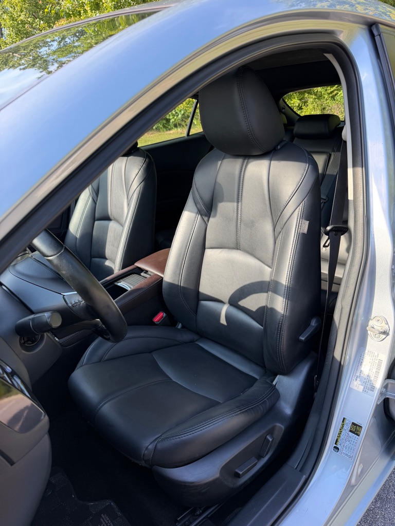 Photo 11 of this MAZDA 3