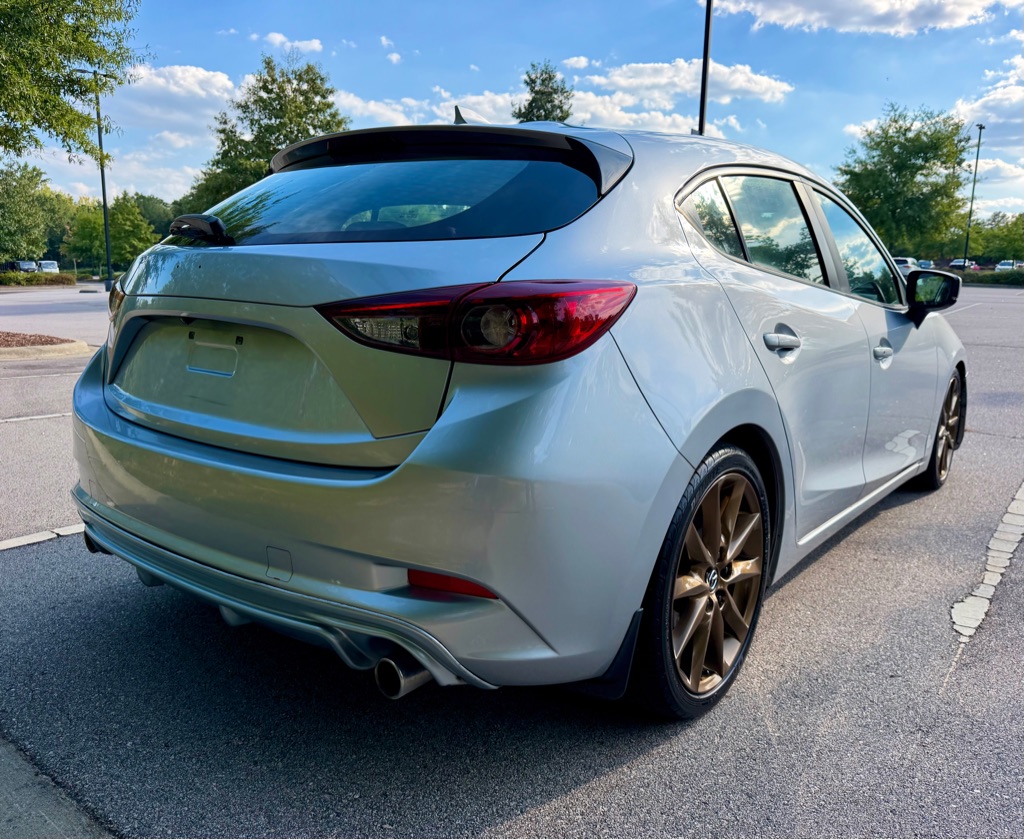 Photo 5 of this MAZDA 3