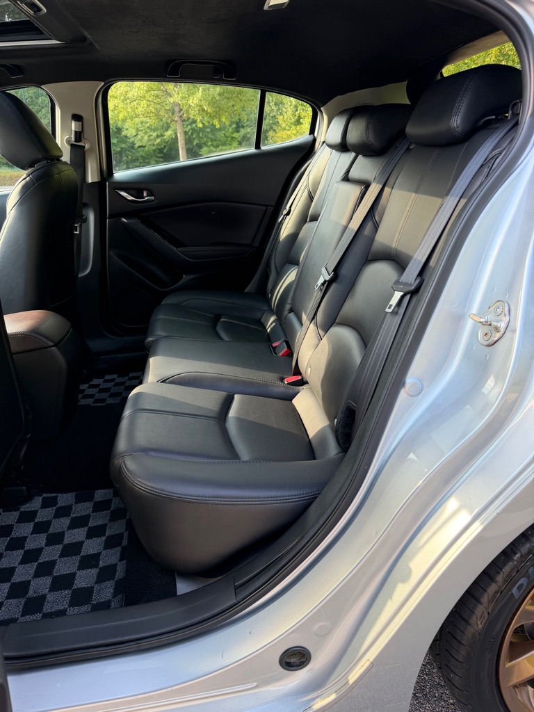 Photo 14 of this MAZDA 3