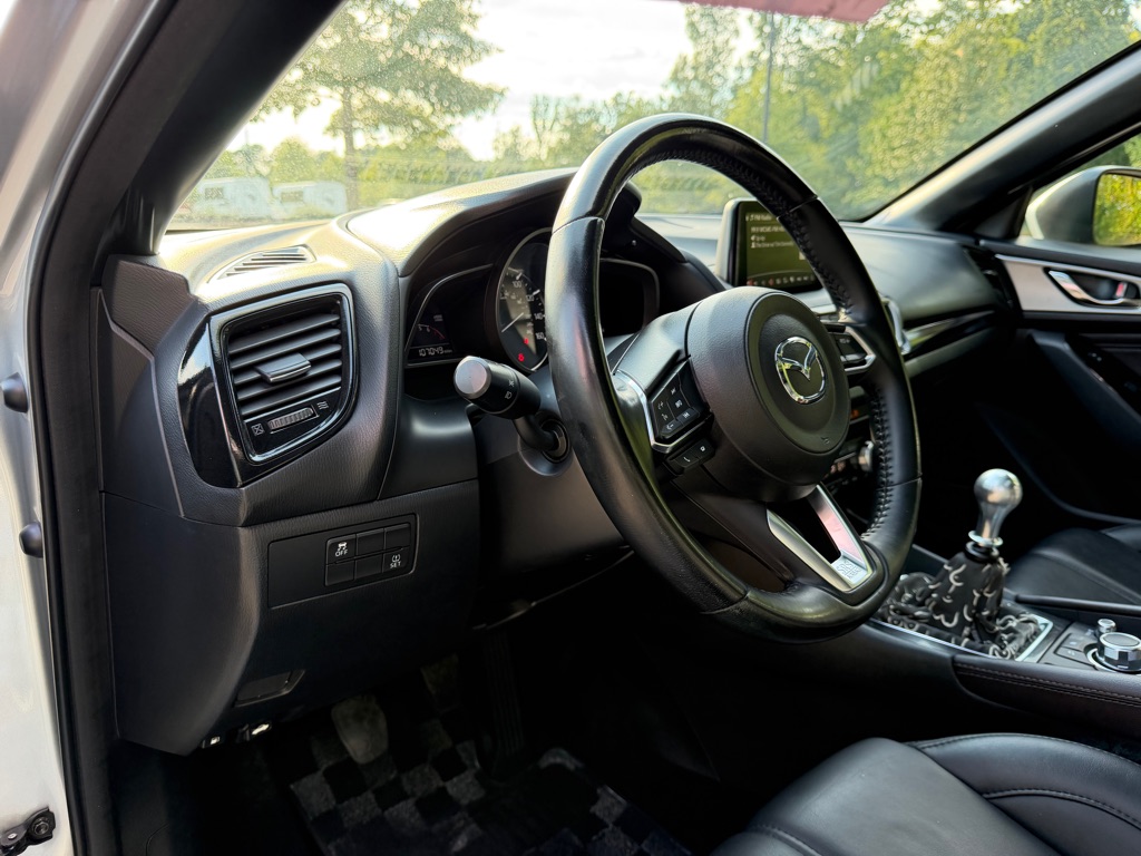 Photo 12 of this MAZDA 3
