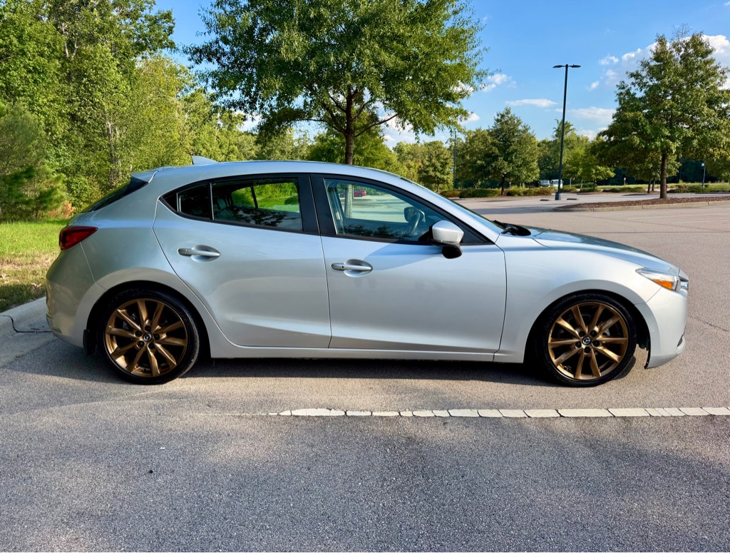 Photo 4 of this MAZDA 3