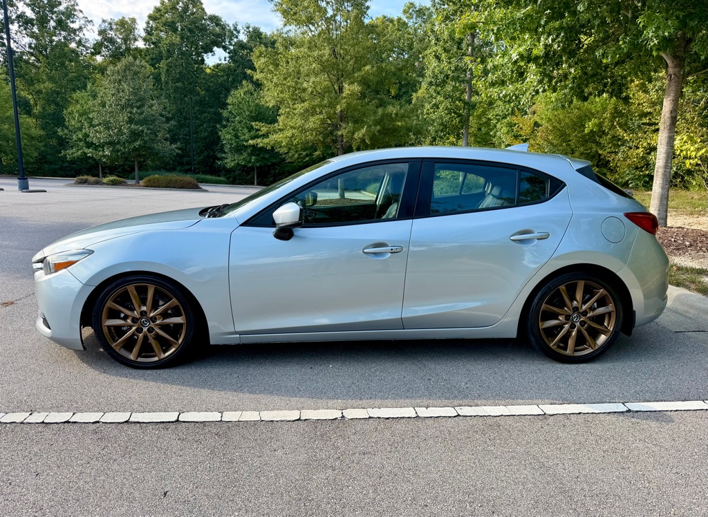 Photo 8 of this MAZDA 3