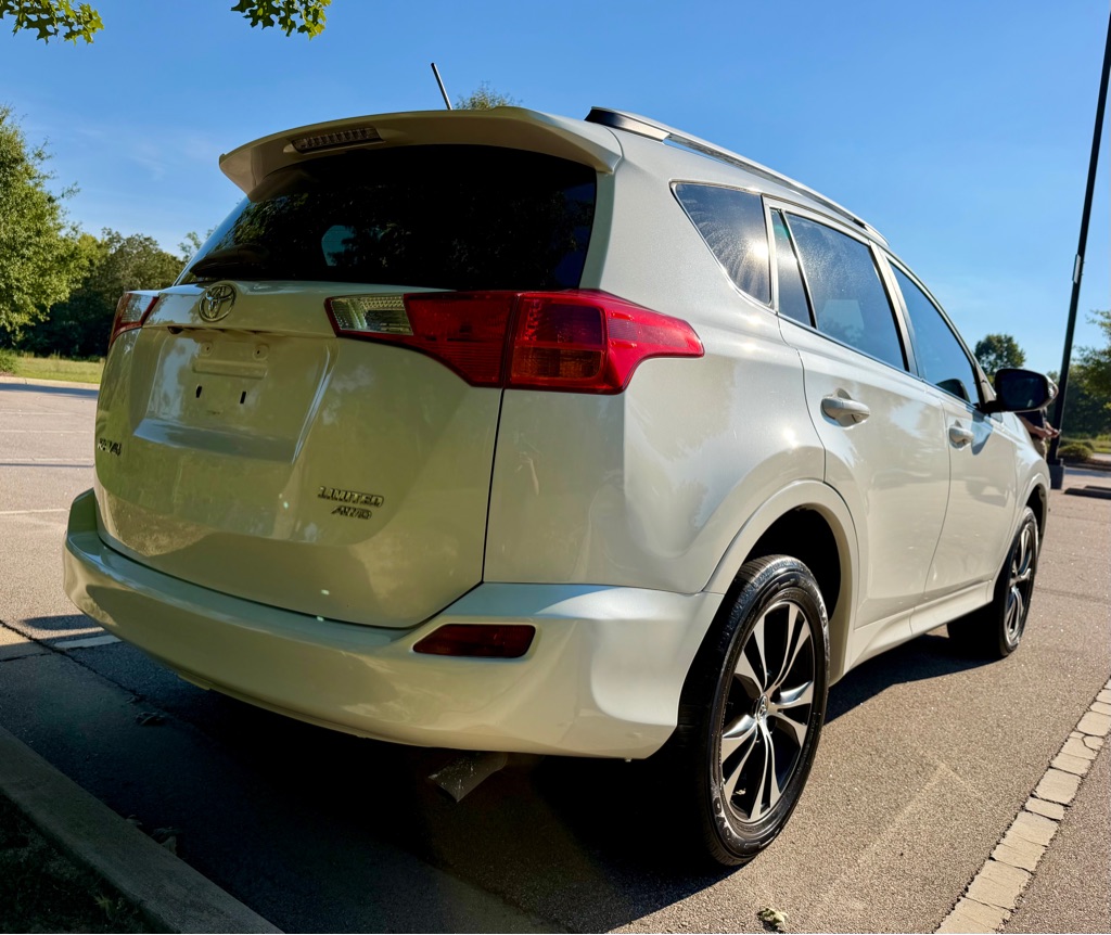 Photo 5 of this TOYOTA RAV4