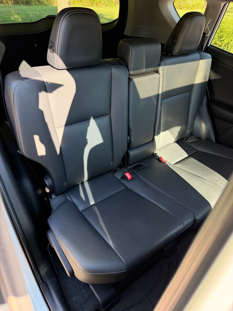 Photo 23 of this TOYOTA RAV4
