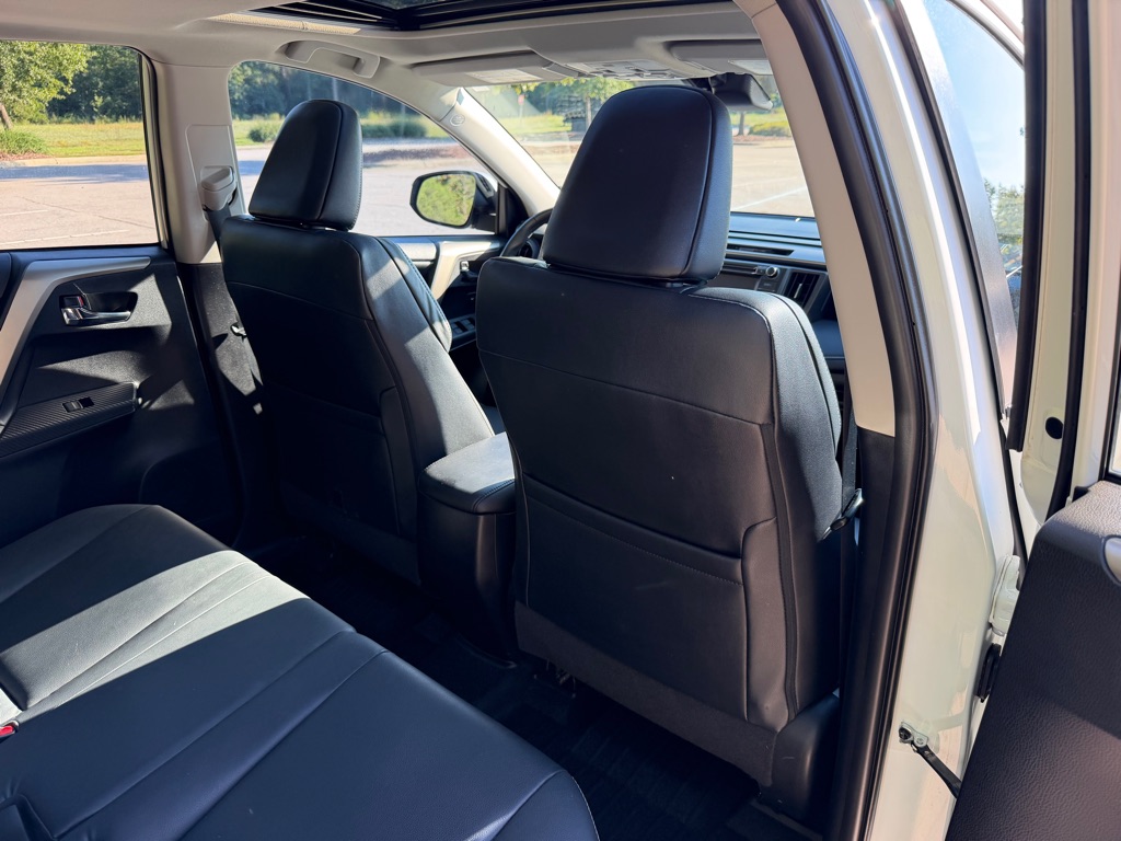 Photo 24 of this TOYOTA RAV4