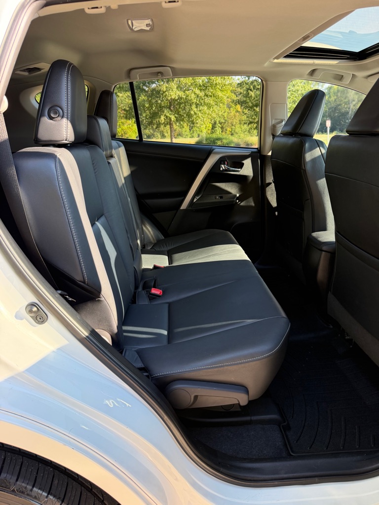 Photo 22 of this TOYOTA RAV4