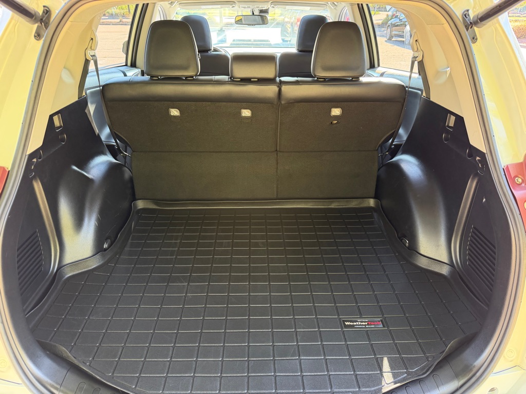 Photo 30 of this TOYOTA RAV4