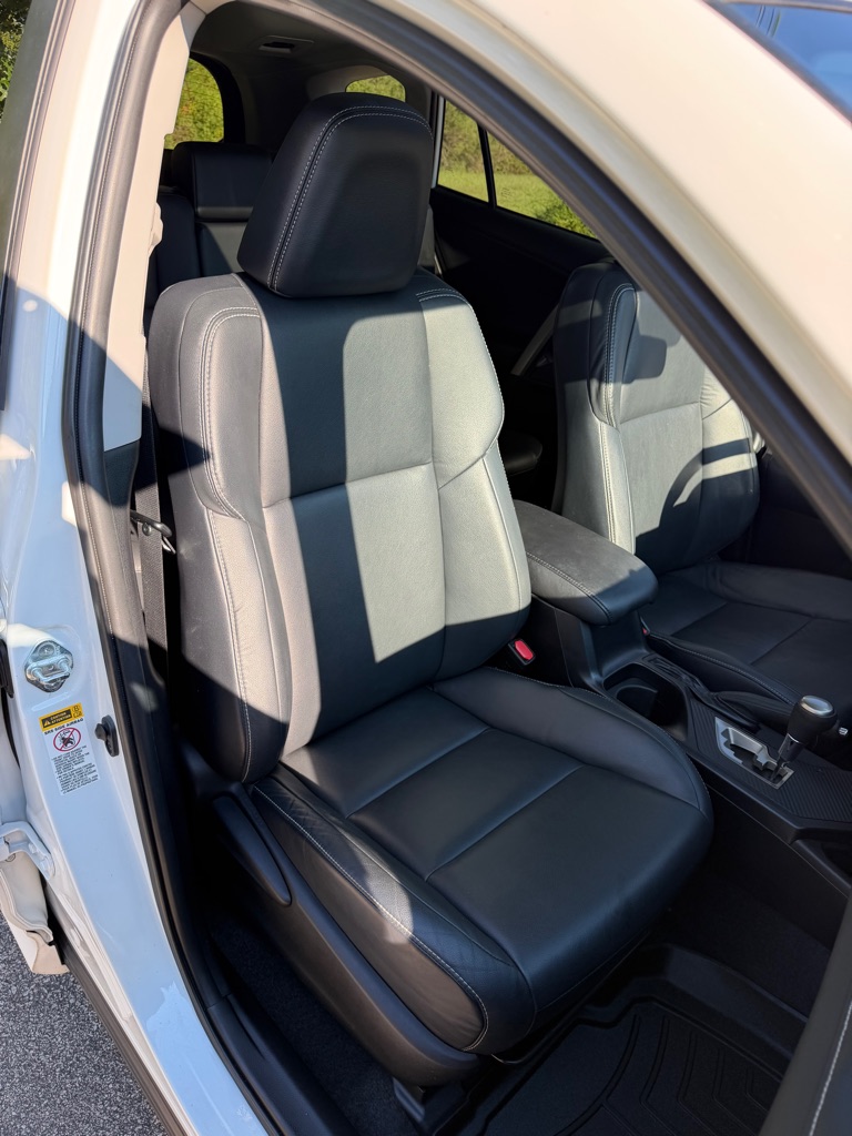 Photo 27 of this TOYOTA RAV4