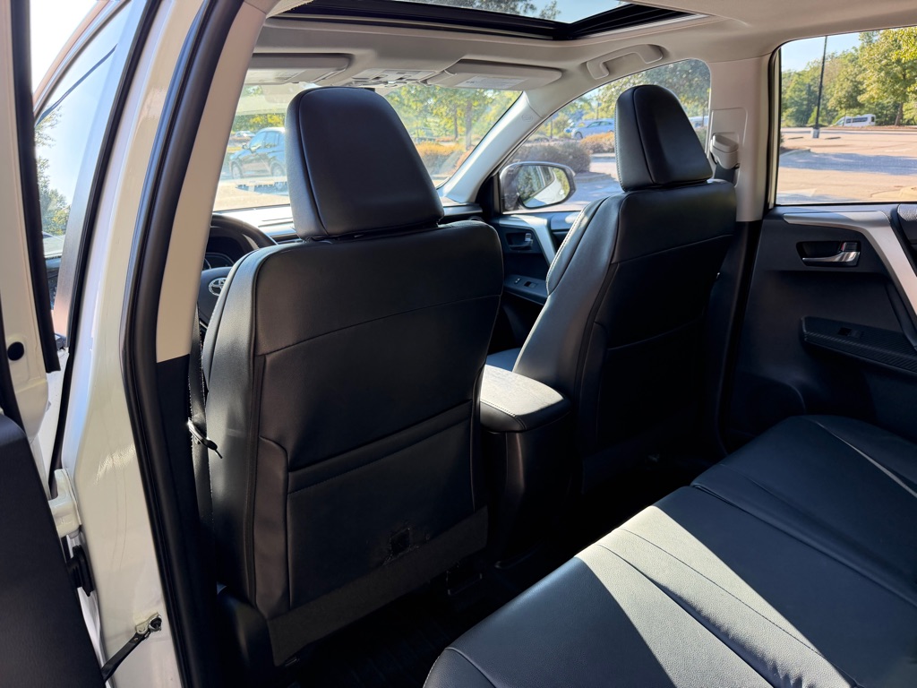 Photo 16 of this TOYOTA RAV4