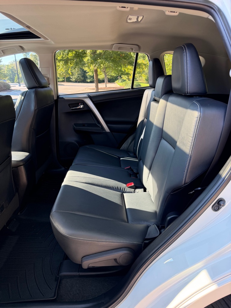 Photo 14 of this TOYOTA RAV4