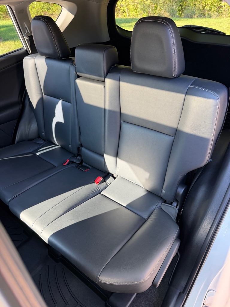Photo 15 of this TOYOTA RAV4