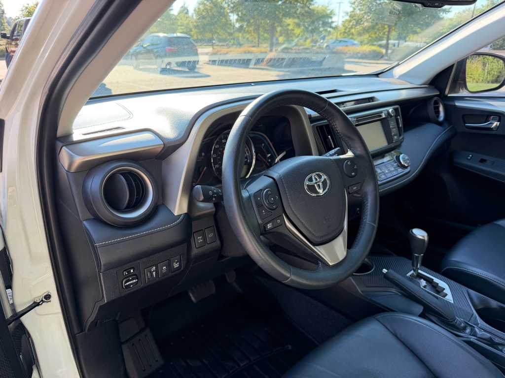 Photo 12 of this TOYOTA RAV4