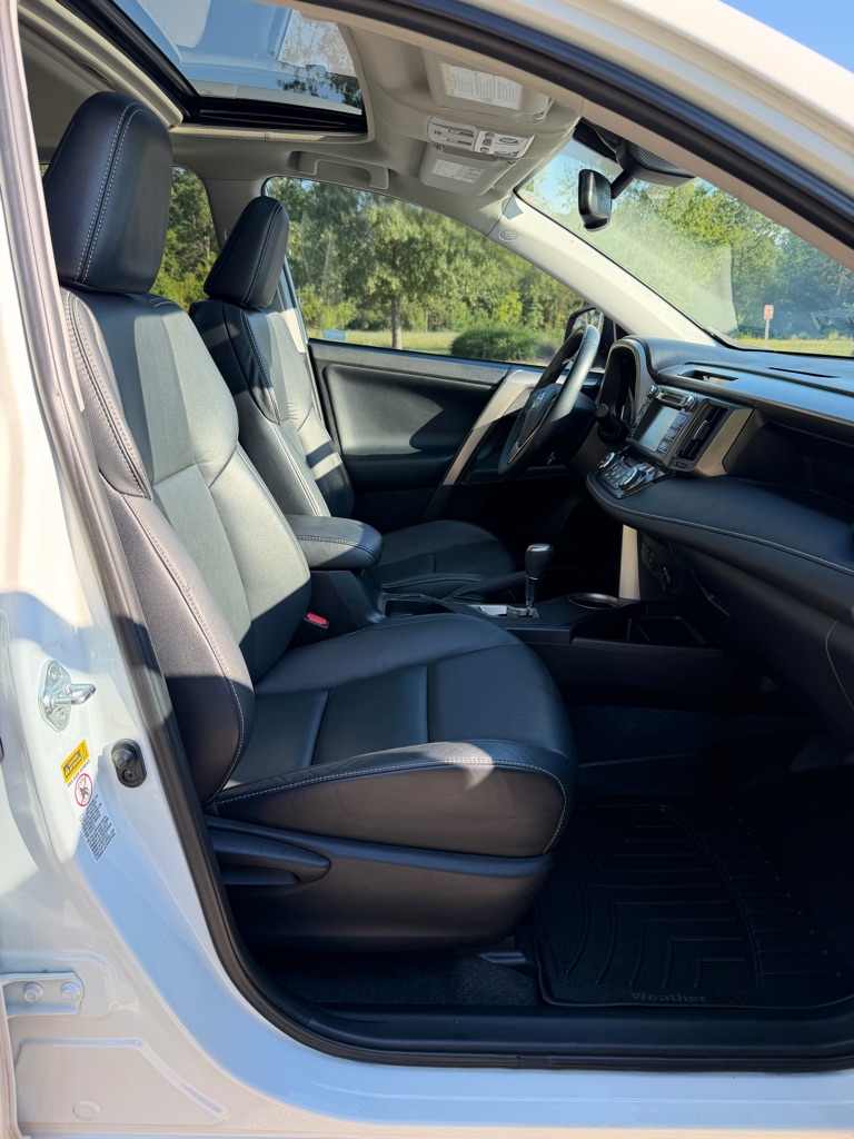 Photo 26 of this TOYOTA RAV4