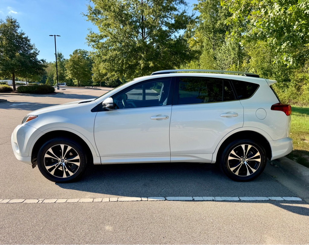 Photo 8 of this TOYOTA RAV4