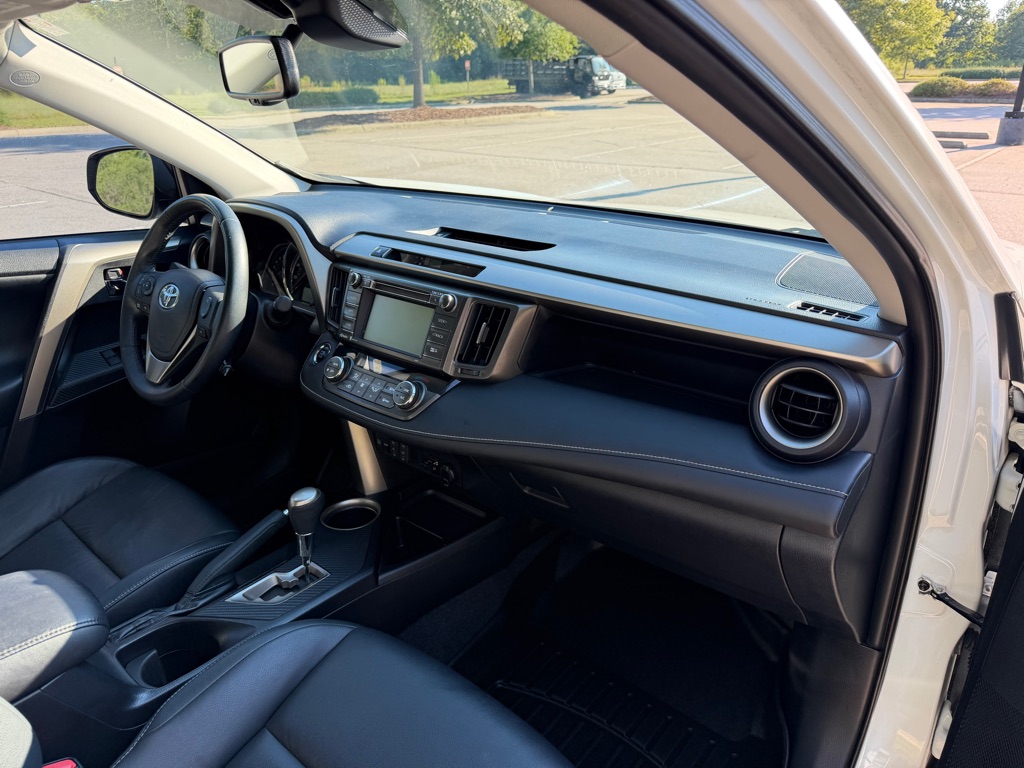 Photo 28 of this TOYOTA RAV4
