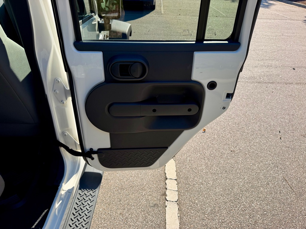 Photo 23 of this JEEP WRANGLER UNLIMI