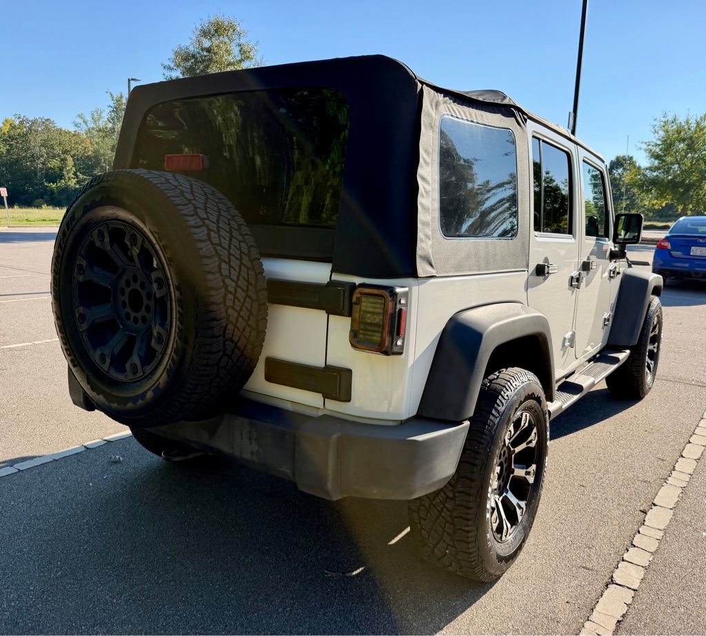 Photo 5 of this JEEP WRANGLER UNLIMI