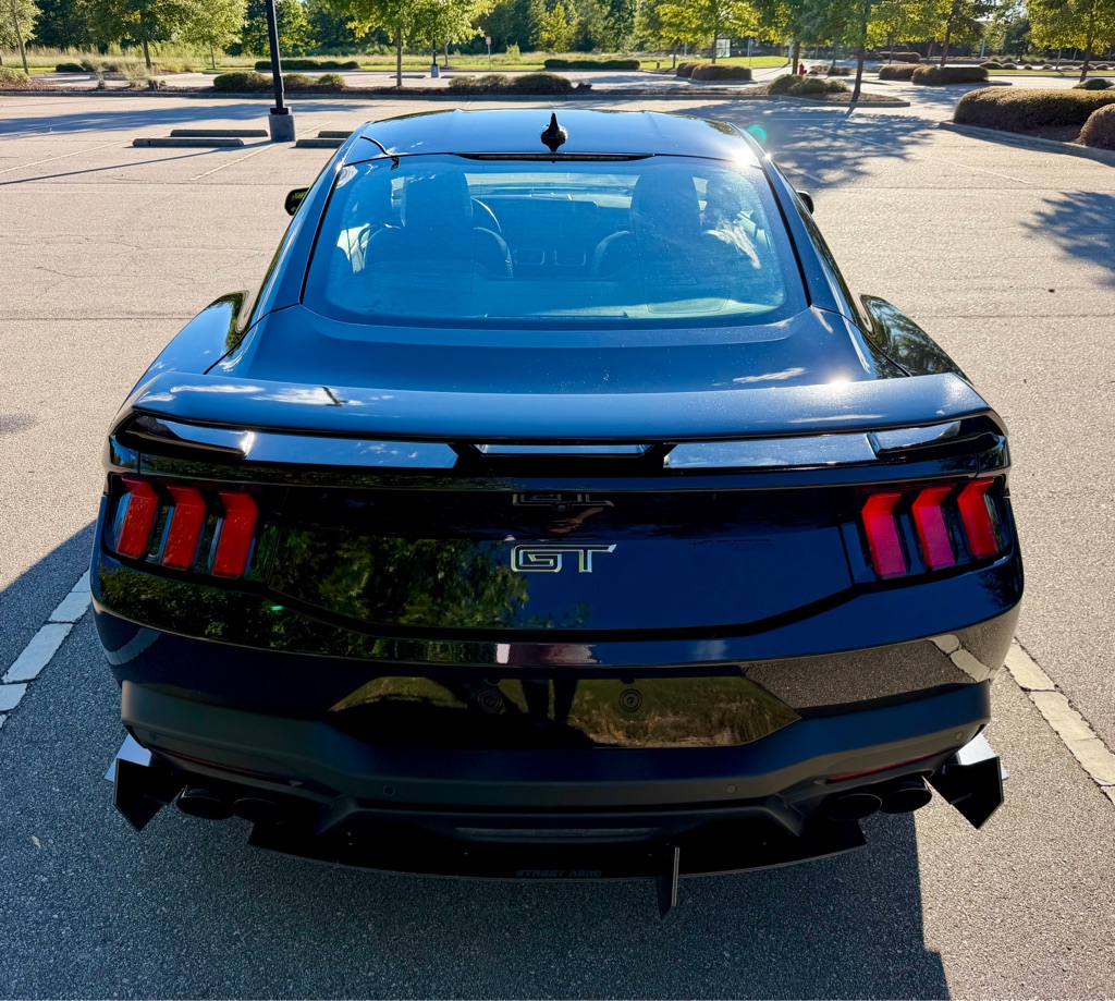 Photo 6 of this FORD MUSTANG GT