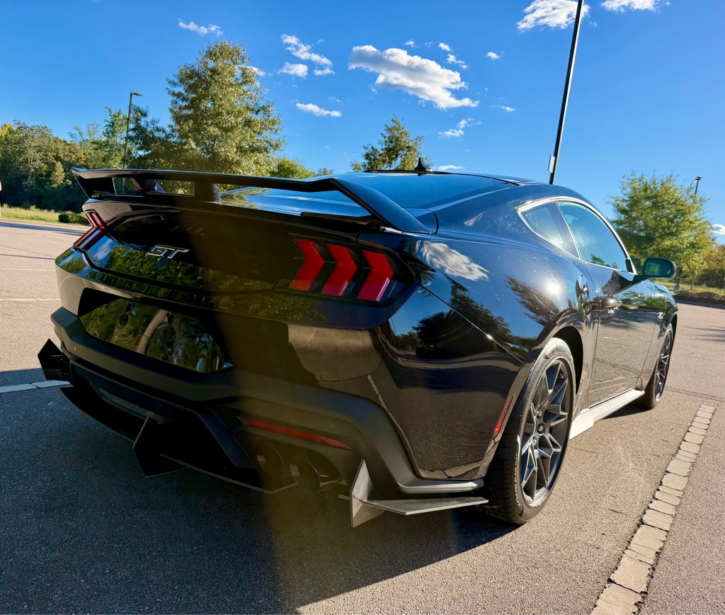 Photo 5 of this FORD MUSTANG GT