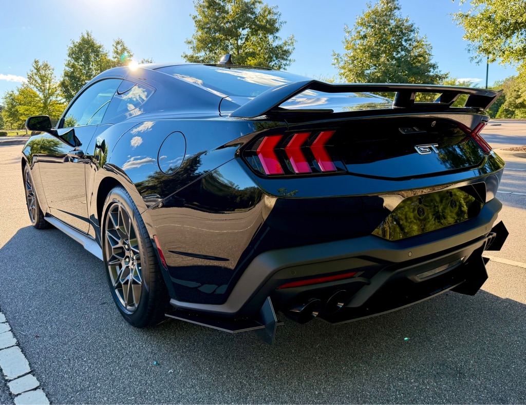 Photo 7 of this FORD MUSTANG GT