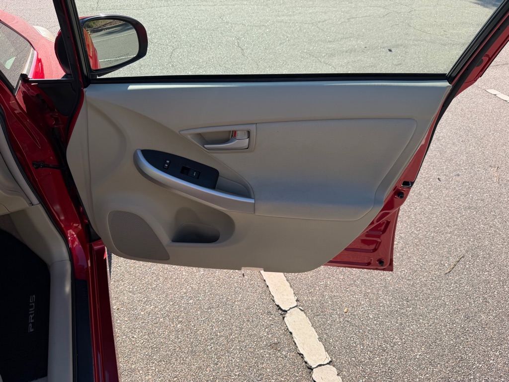 Photo 28 of this TOYOTA PRIUS