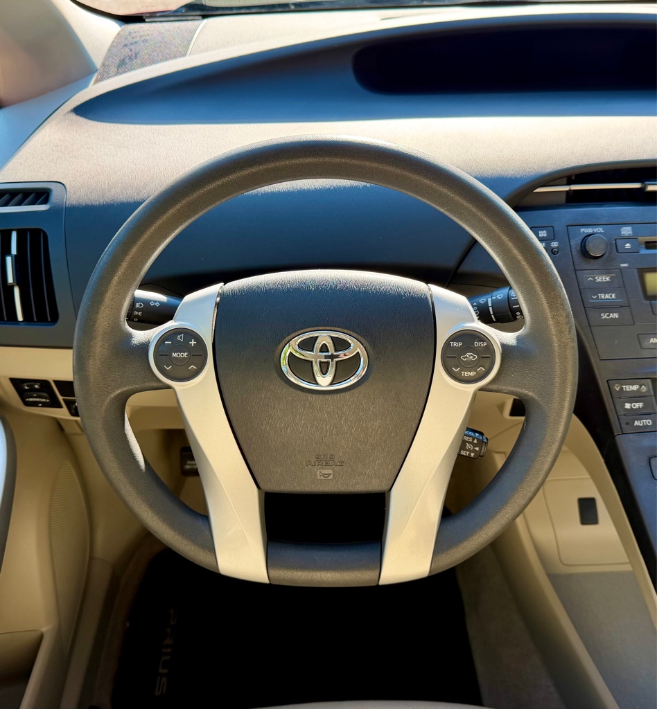 Photo 19 of this TOYOTA PRIUS