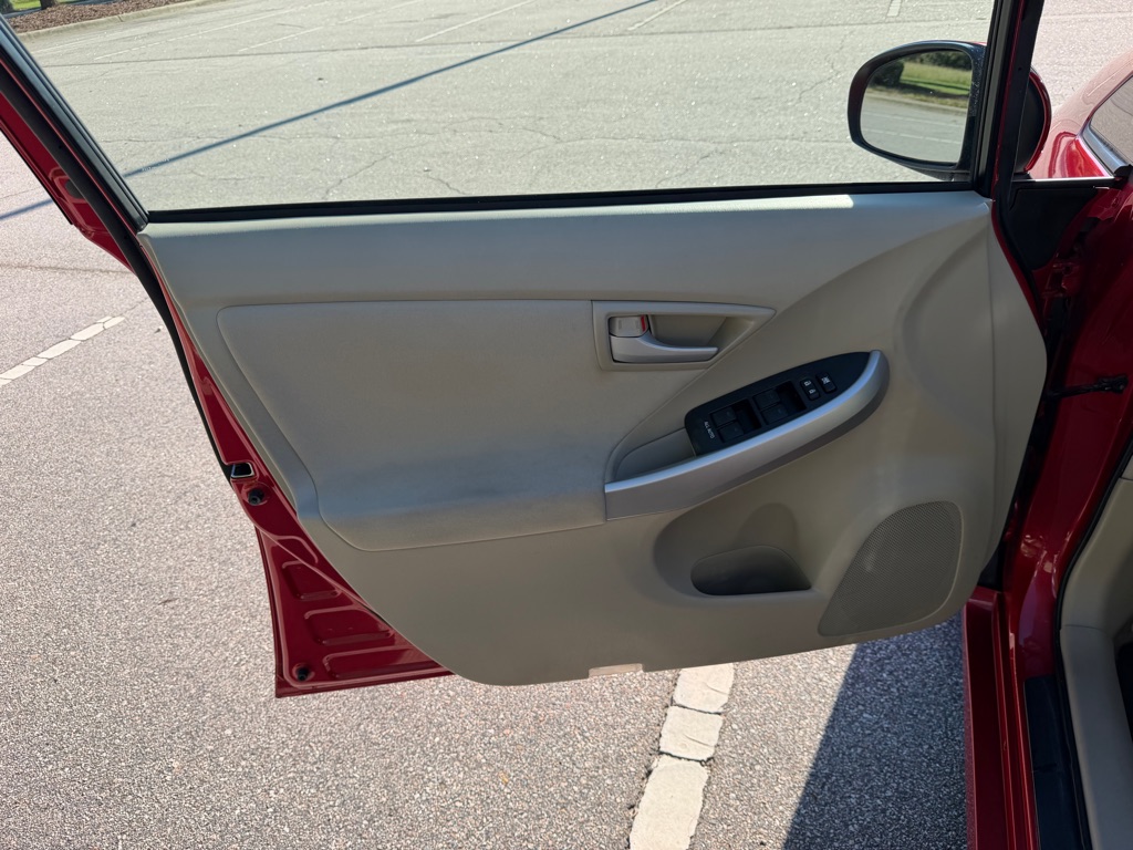 Photo 13 of this TOYOTA PRIUS