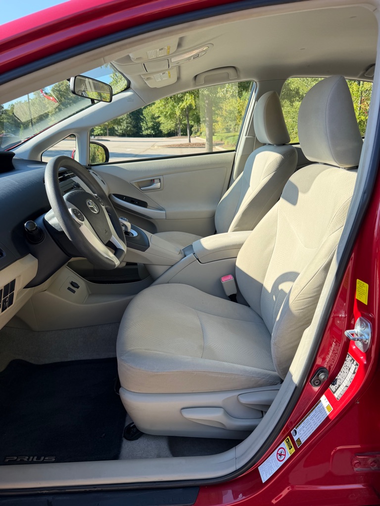Photo 10 of this TOYOTA PRIUS