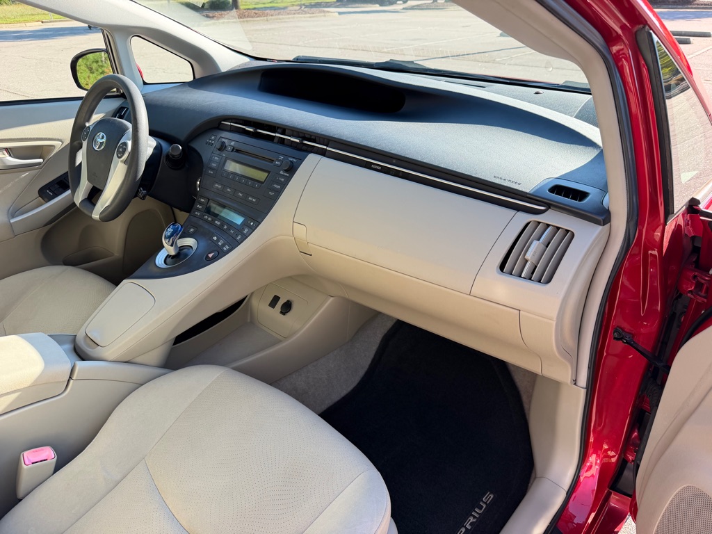 Photo 27 of this TOYOTA PRIUS