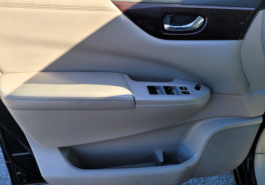 Photo 12 of this NISSAN QUEST