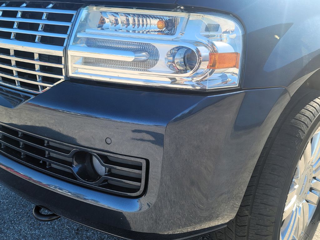 Photo 2 of this LINCOLN NAVIGATOR