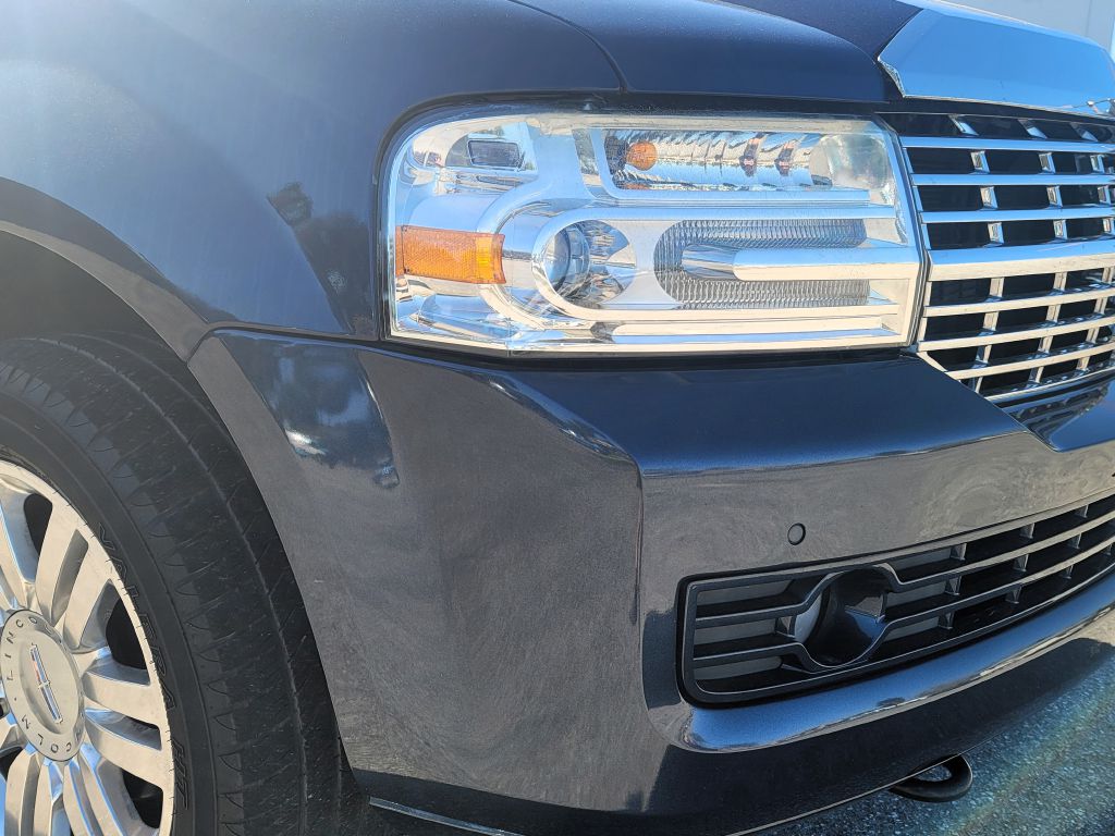 Photo 5 of this LINCOLN NAVIGATOR