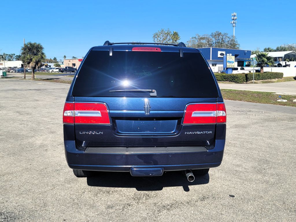 Photo 9 of this LINCOLN NAVIGATOR