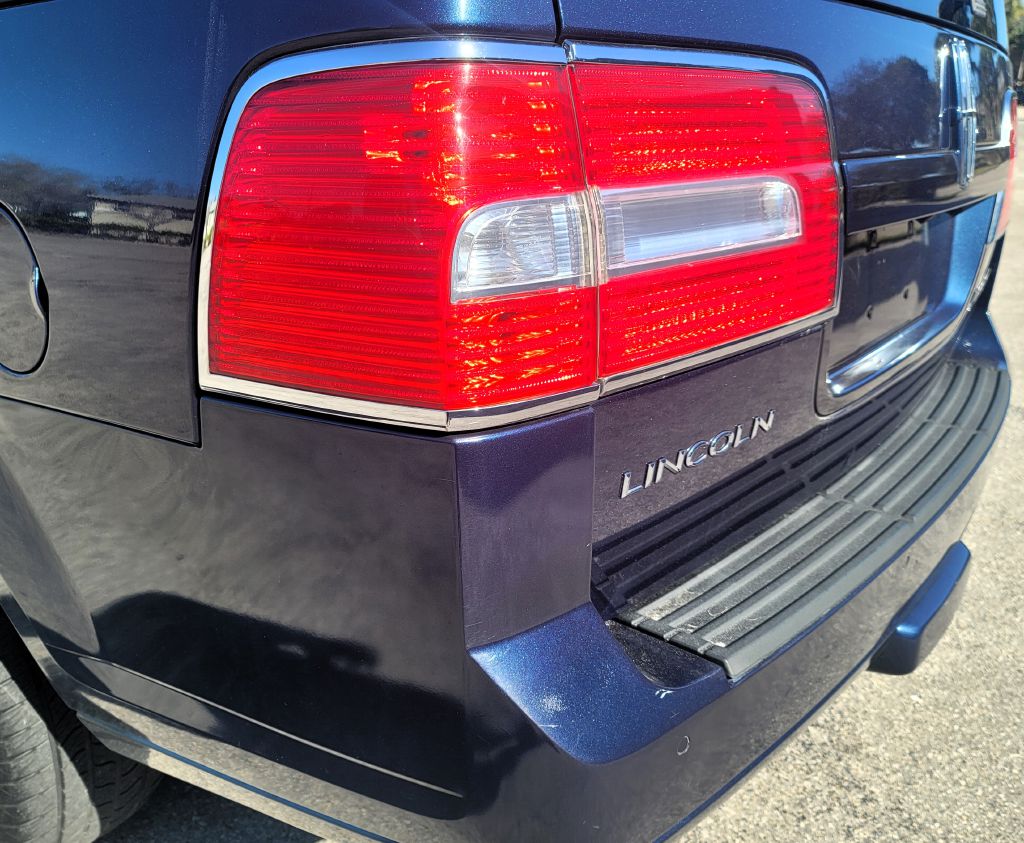 Photo 11 of this LINCOLN NAVIGATOR